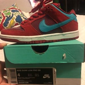 Nike Dunk Low Pro SB “ Brickhouse Turbo Green”